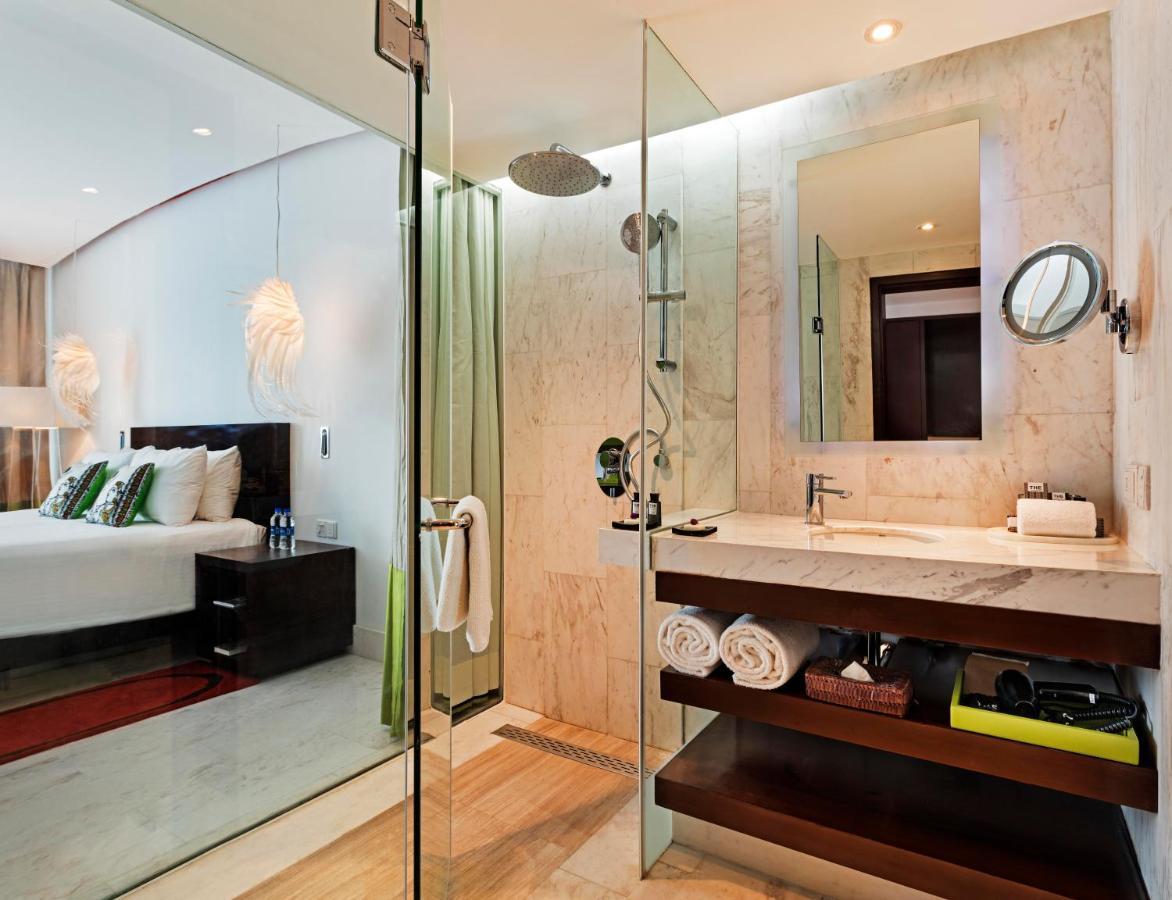 The Park Chennai Hotel Exterior photo Bathroom